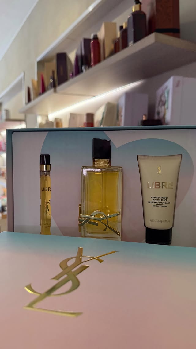 Prateleira da loja Úrsula Campos Perfumaria